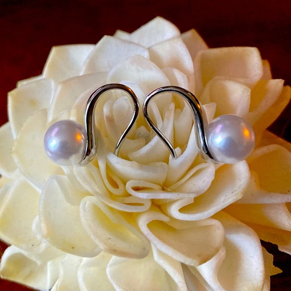 Studiogemz Sterling Silver and white Pearl tear drop earrings. NWOT - Picture 2 of 4